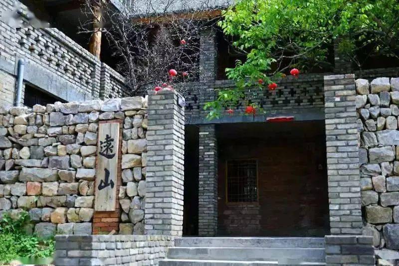 杨家门村与少林景区仅咫尺之遥,这里曾经是个破败的空心村.