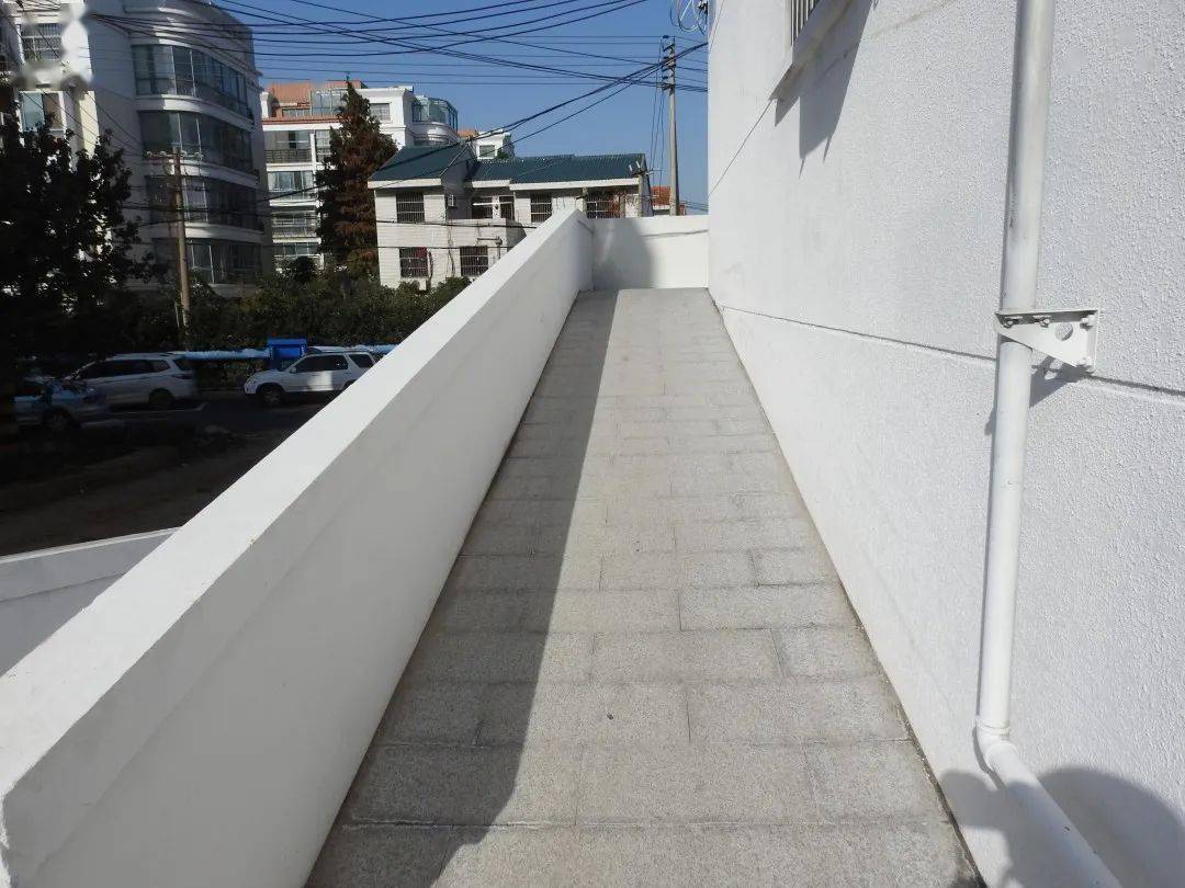 小区坡道改造后单元门更换前单元门更换后小区道路改造前小区道路改造