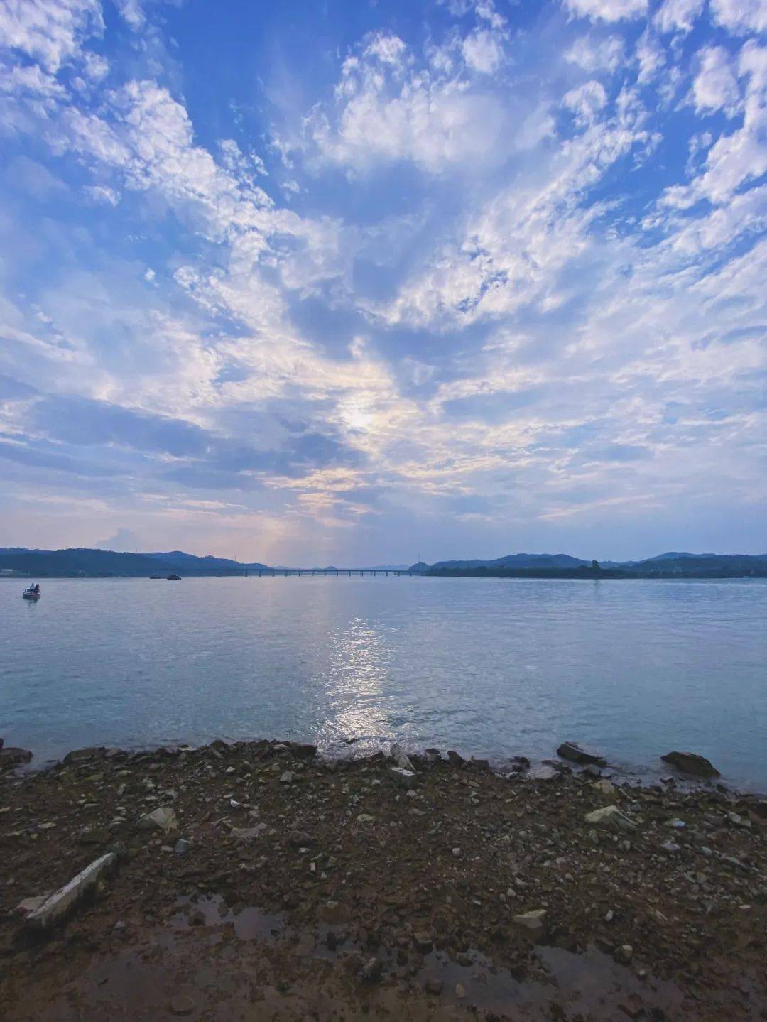 在泗州岛的秋色中穿行,去寻岛间的风景,已是漫岛秋意浓.