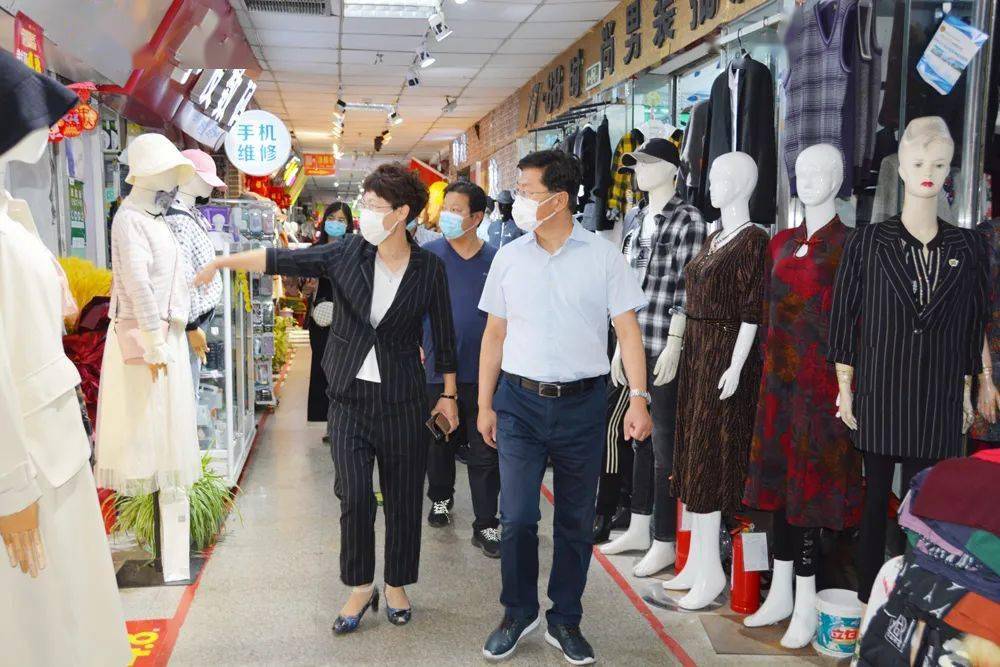 区长林恒到文登金田小商品市场慰问检查