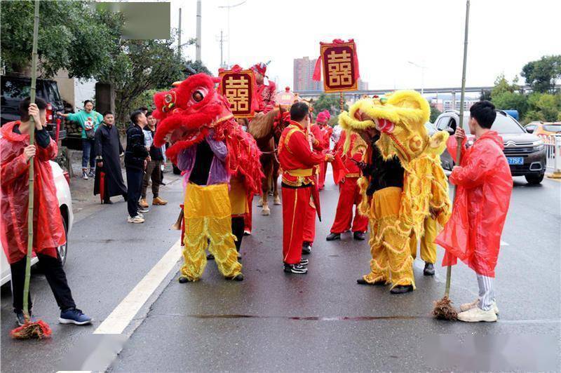 湖北丹江口古装娶亲为乡村添喜庆
