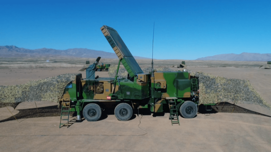 【祖国 我在战位守护您】西北大漠 防空兵构设立体火力网