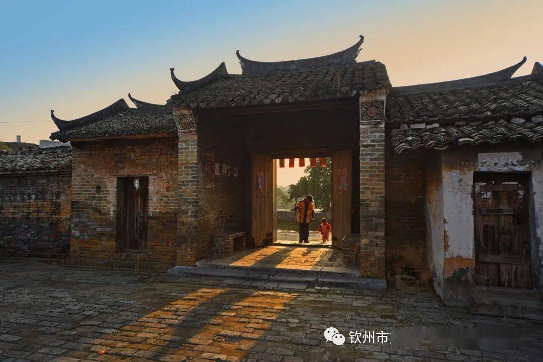 钦州| 来这座古韵灵城,看漫天流萤,观古宅古树,吃喝玩乐一网打尽!