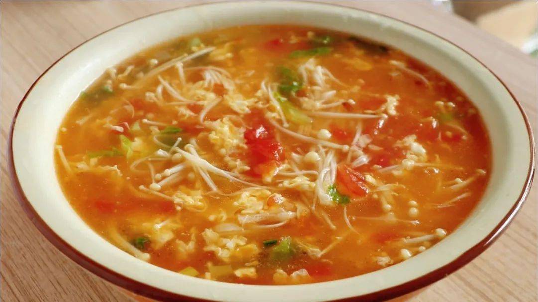 西红柿金针菇汤开胃解腻又好喝这几天我家天天做上桌就扫光