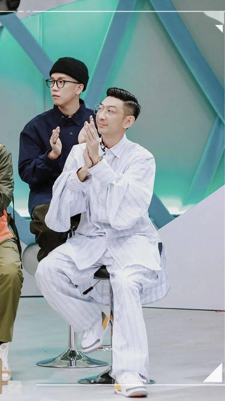 吴亦凡——blue the great x air jordan 1 mid吴亦凡——supreme x