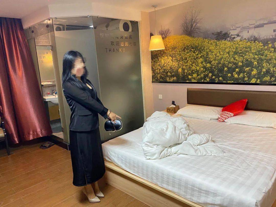 扫黄!揭阳一卖淫团伙被警方捣毁,13名男女酒店内被抓