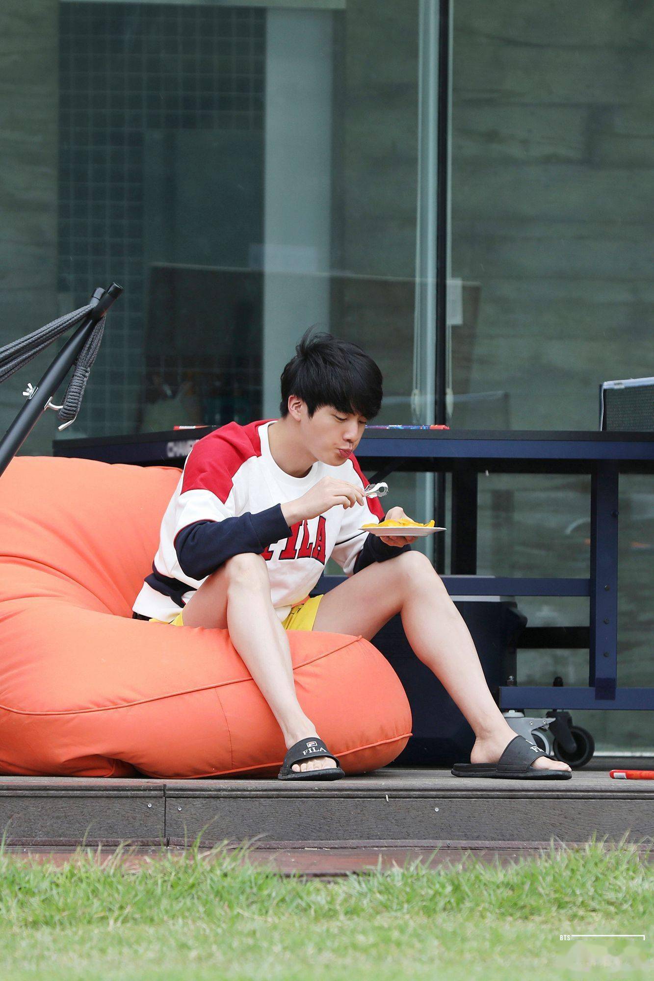 满满的治愈inthesoopbtsver拍摄花絮照公开