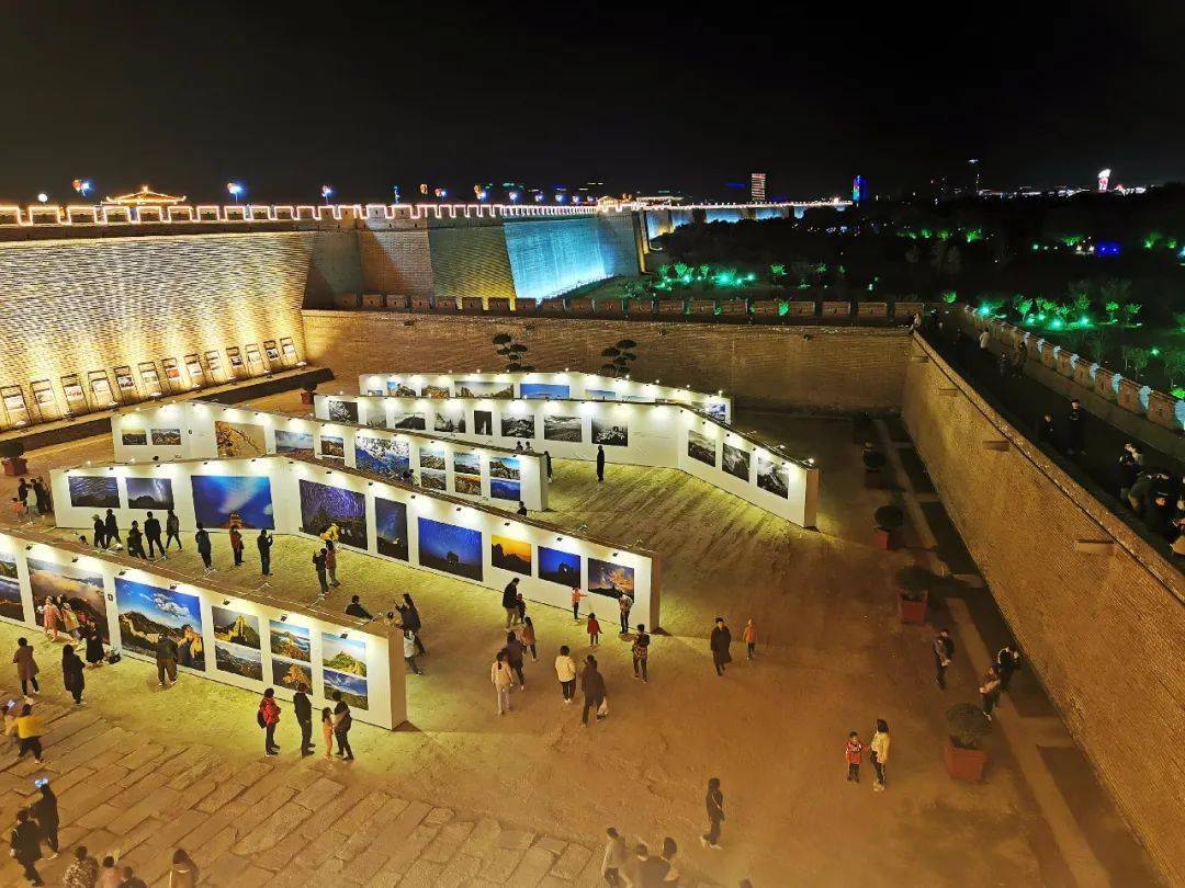 登古城观影展乐享河北展览成为双节假日旅游新网红