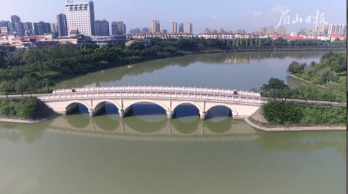 眉山日报记者组团导游