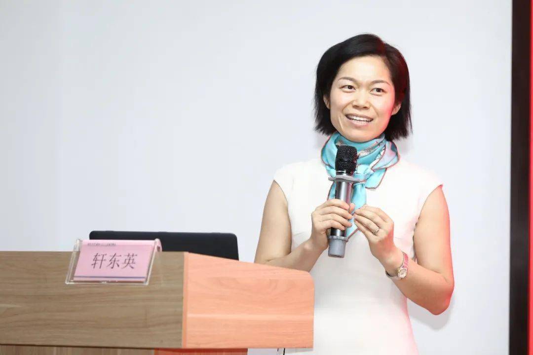 轩东英教授树兰(杭州)医院口腔医学中心成立后,树兰口腔科的全体同仁