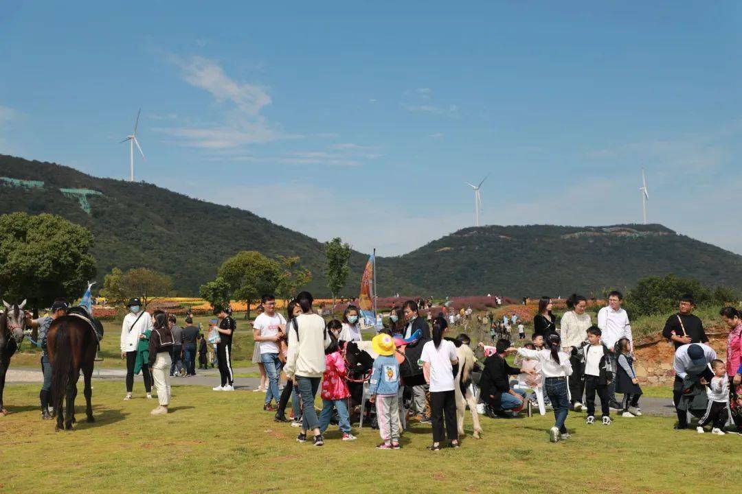 半島花溪尖山湖逸趣園轉眼間假期已經來到了第六天,天氣舒爽,風景絢爛