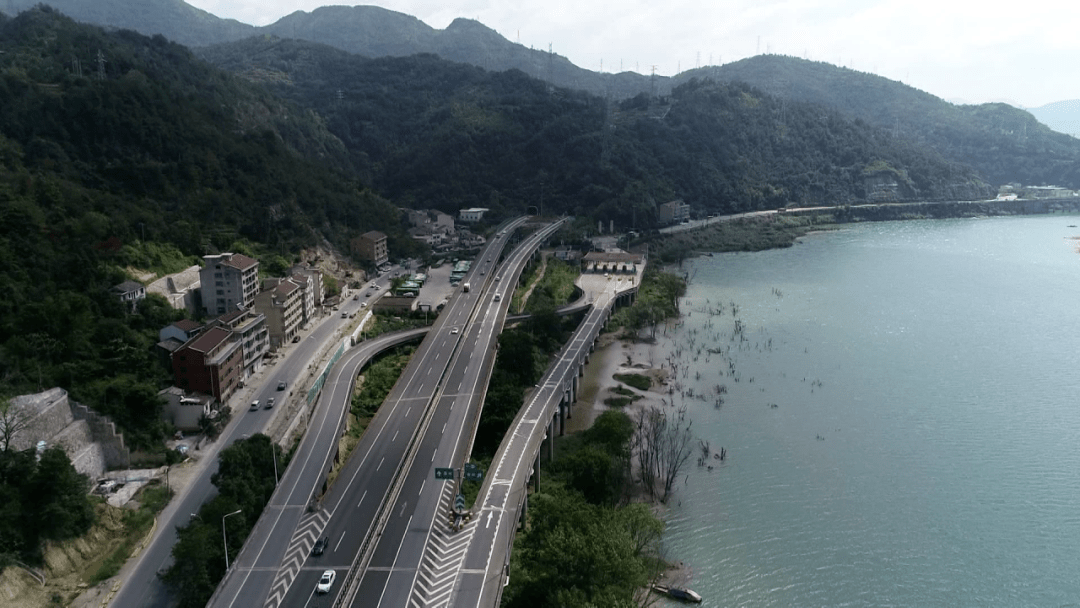 返程一点也不堵假期最后一天青田高速路况竟然是这样的