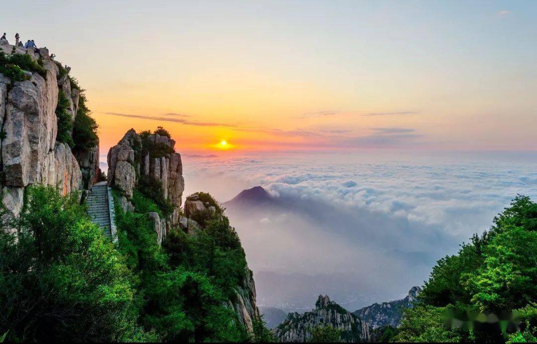 但去莫复问,白云无尽时.晚霞夕照云海玉盘旭日东升