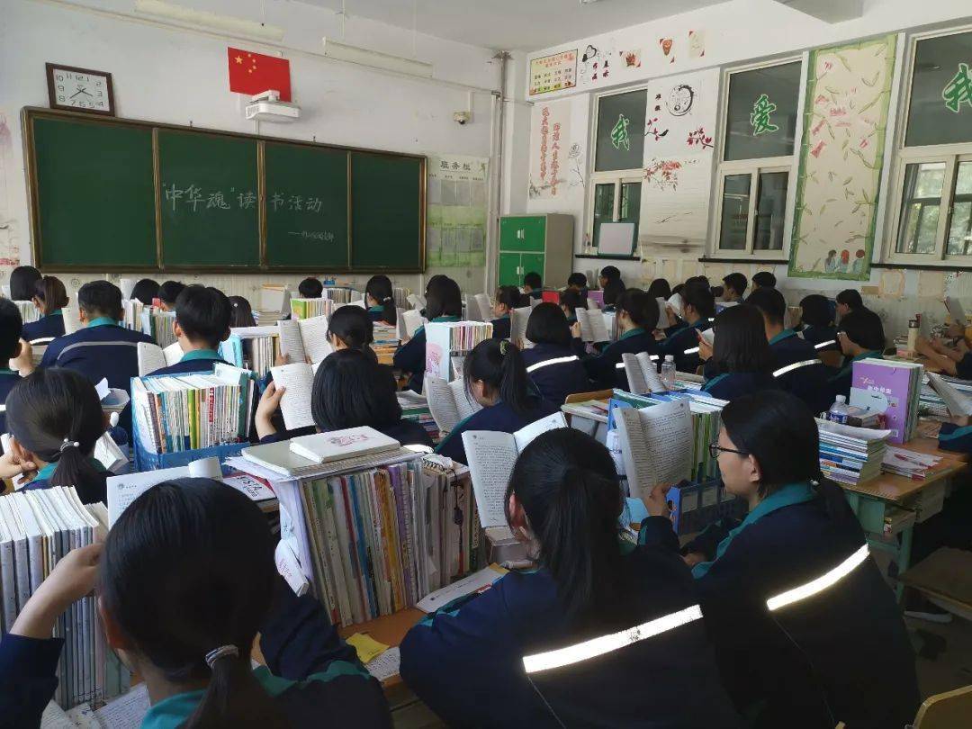 动态铸牢中华民族共同体意识准旗一中开展经典诵读主题教育活动