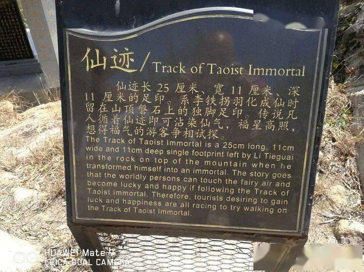 净峰寺最高处看到的净峰镇全境,最远处,波光粼粼