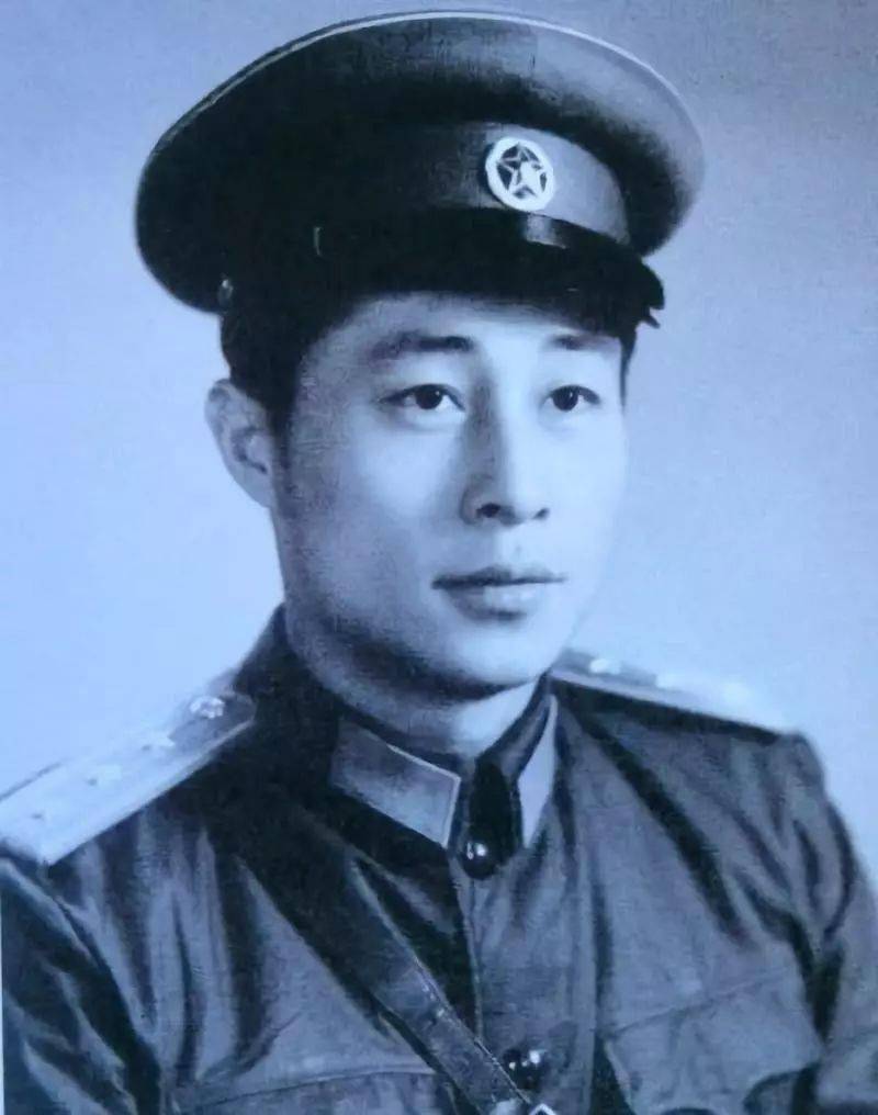 87岁的他是中国最帅男演员最红时隐退只为照顾精神生病的妻子