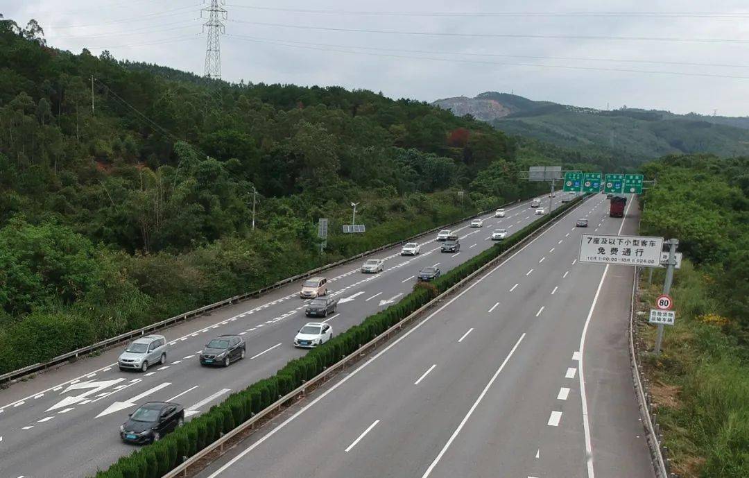 高速车流较大幅度回落丨假期韶关入口总车流量近118万车次