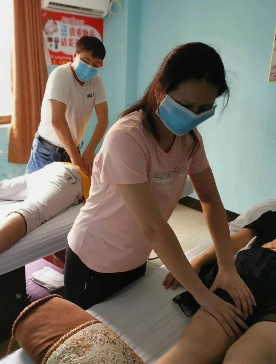 走向我们的小康生活黄江盲人按摩师靠双手生活我很满足