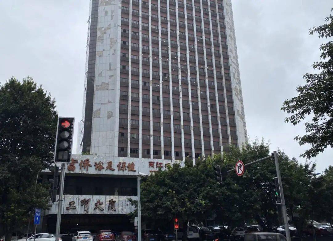 奇葩!南坪商圈多家商场倒闭关门,房价却离奇大涨