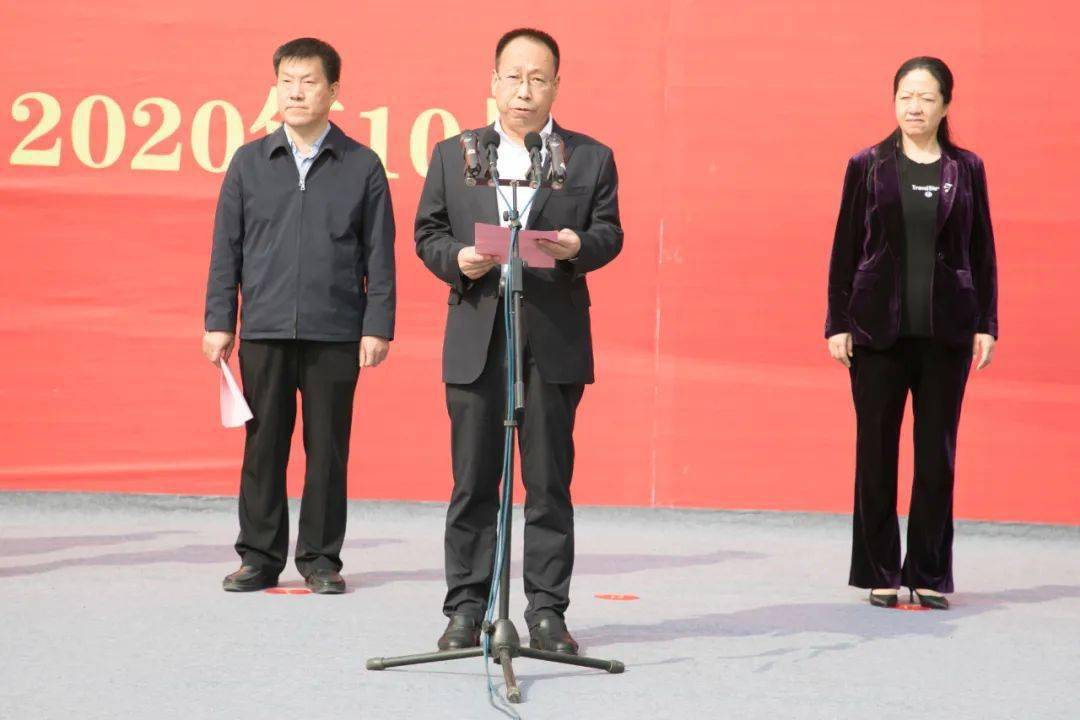 市委常委,宣传部部长丁伟宣布项目开工