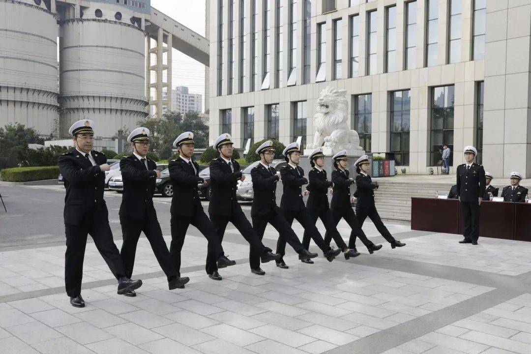 大连海关举行庆"十一"升国旗仪式暨准军事化集训成果展示活动_手机