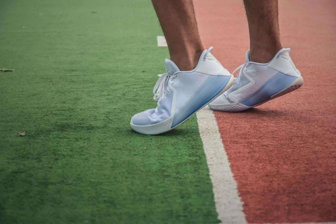 每天踮踮脚,好处真不少. 踮脚跟 800年的养生法