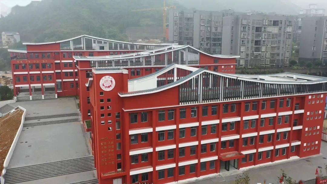 湘西这所学校正式投入启用,迎来首批入校学生._花垣县