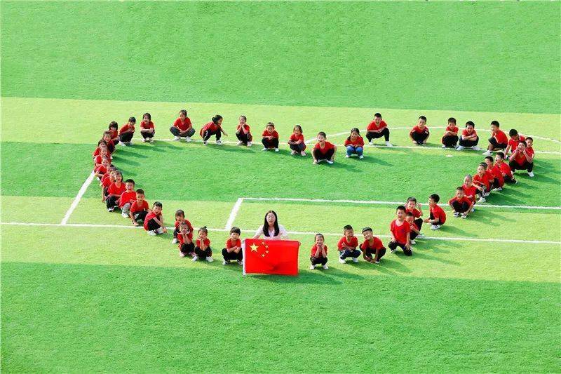 【文明实践 绽放李沧】建队日丨中队创意队照献礼我的祖国_少先队员