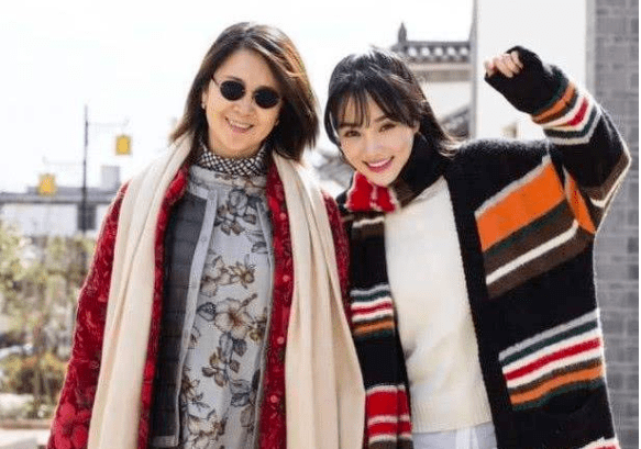 李小璐母亲,二婚嫁导演,结婚30年依旧恩爱如初!