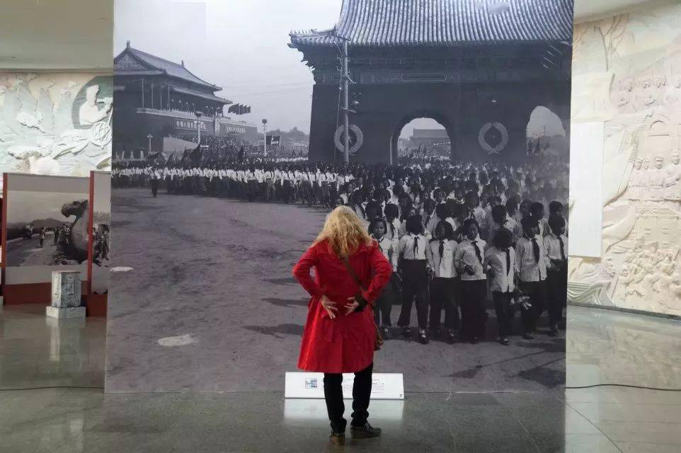 "宝藏院长"南传开讲 听陈小波讲述《影像背后的文化与历史》_摄影