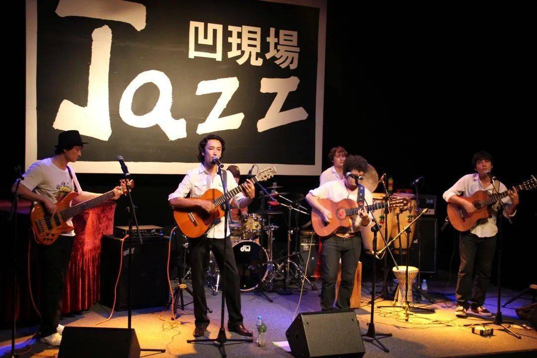 周末约吗音乐剧脱口秀嘻哈超hit户外演出现场等你来嗨