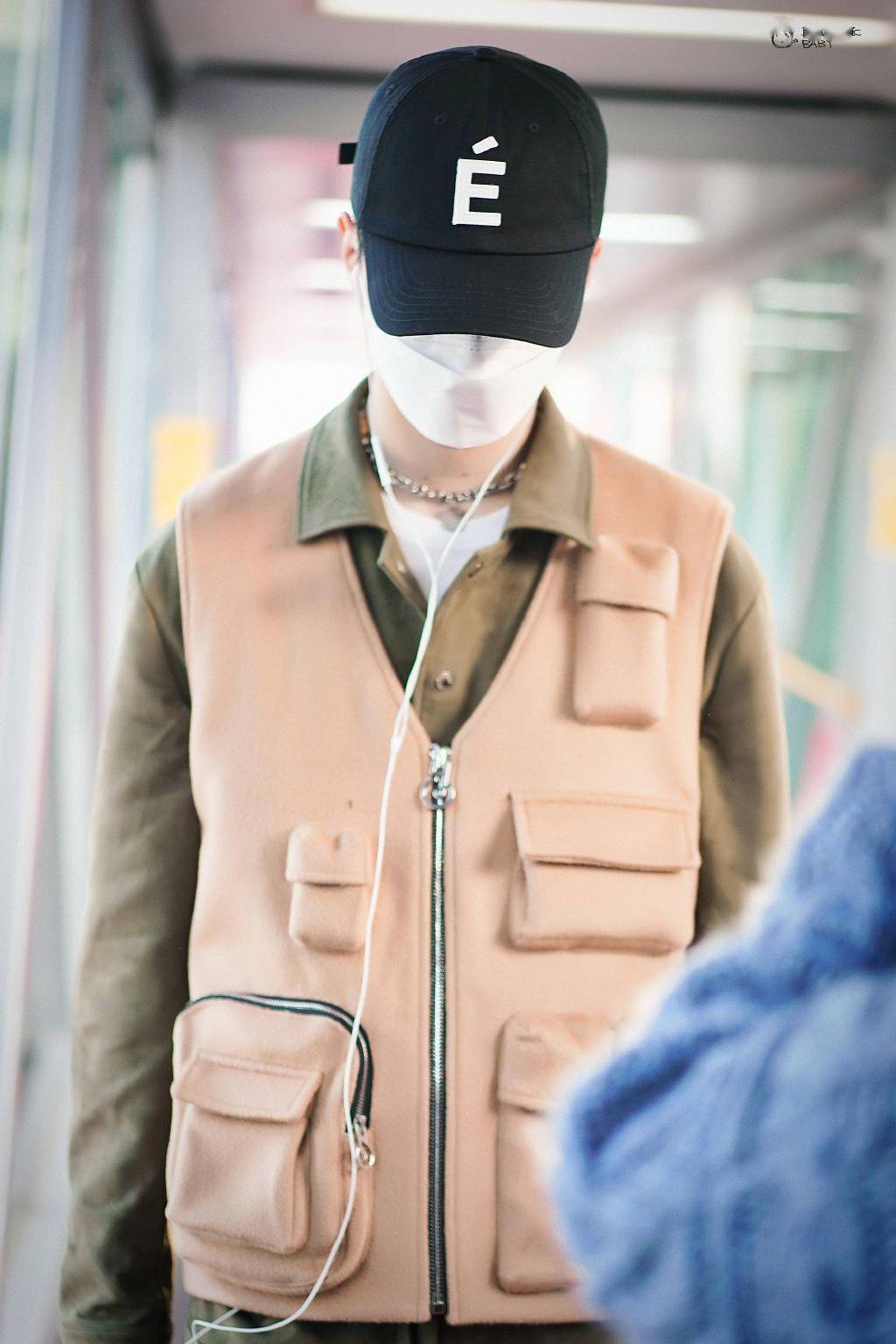 坤丞鬼三人现身机场赶行程三位大佬气场全开让人忍不住腿软