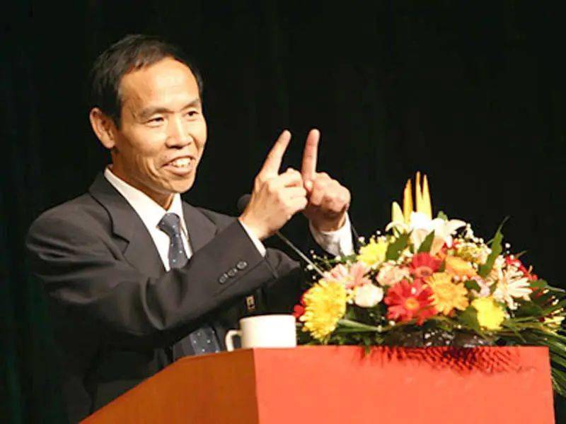 获奖学生合影最美风景1荣誉表彰国旗班辅导教师:李礼升旗流程指导教师