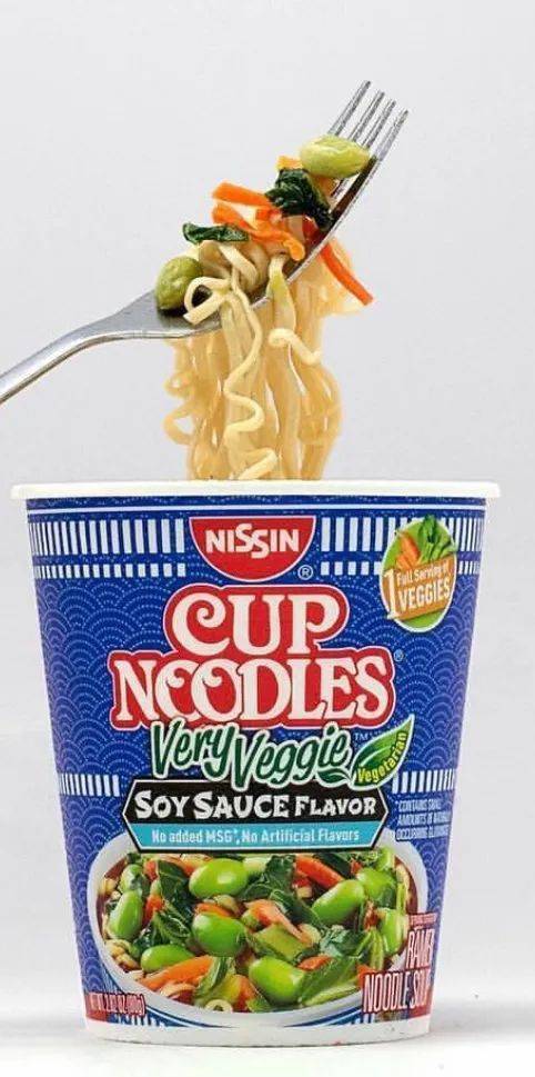 方便面的口味丰富,各家公司为了迎合不同的消费群体,设计了符合他们