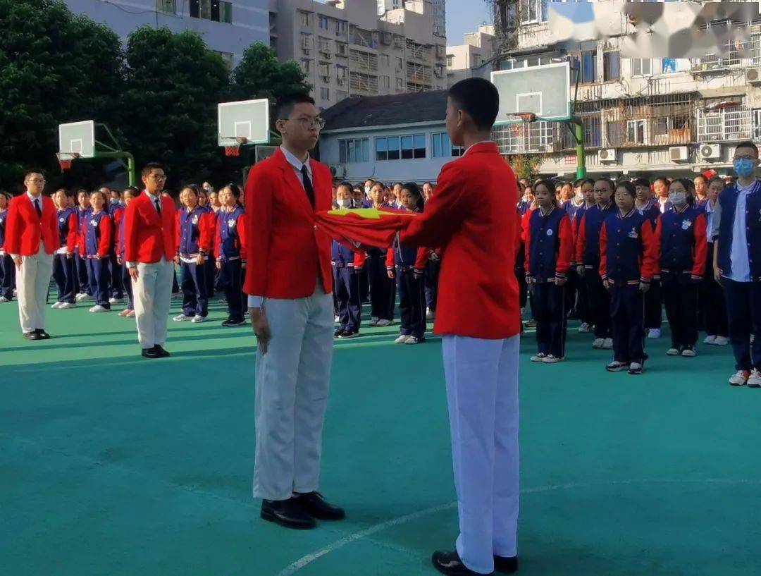 价值在线国旗礼赞薪火相传2020年温八中第十四届国旗班交接仪式
