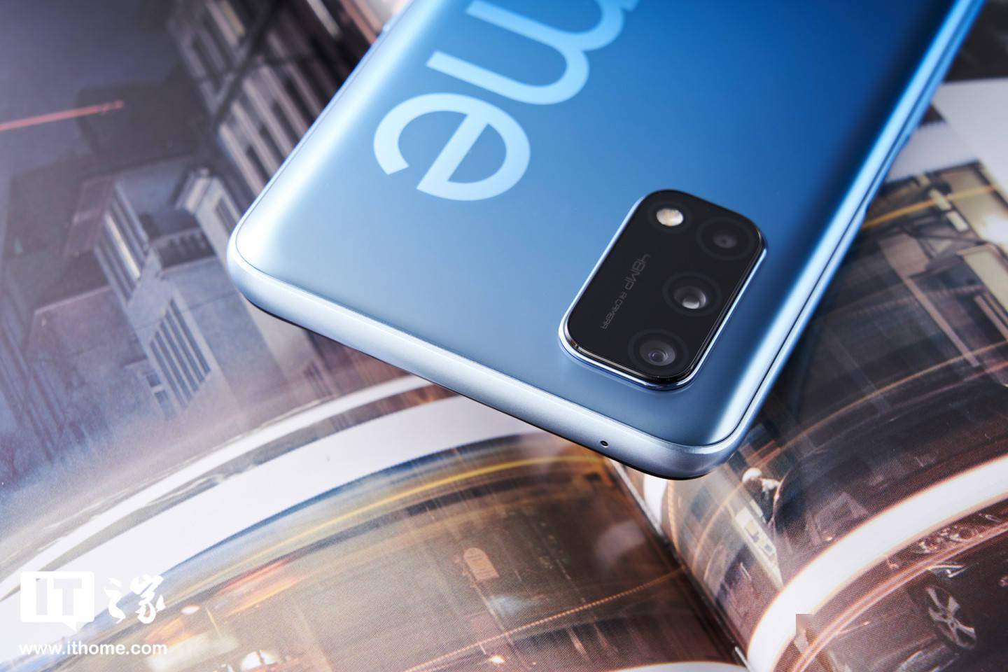 【it之家开箱】realme 真我 q2 手机「冲浪蓝孩」开箱图赏