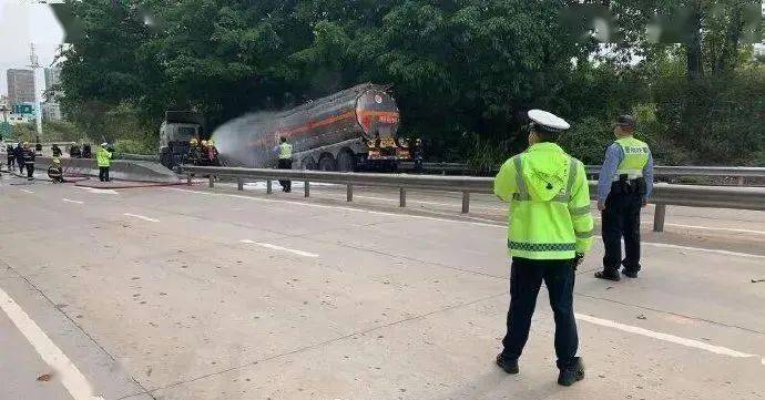 深圳油罐車罐體脫落6月13日16時46分許,瀋海高速浙江台州溫嶺出口處