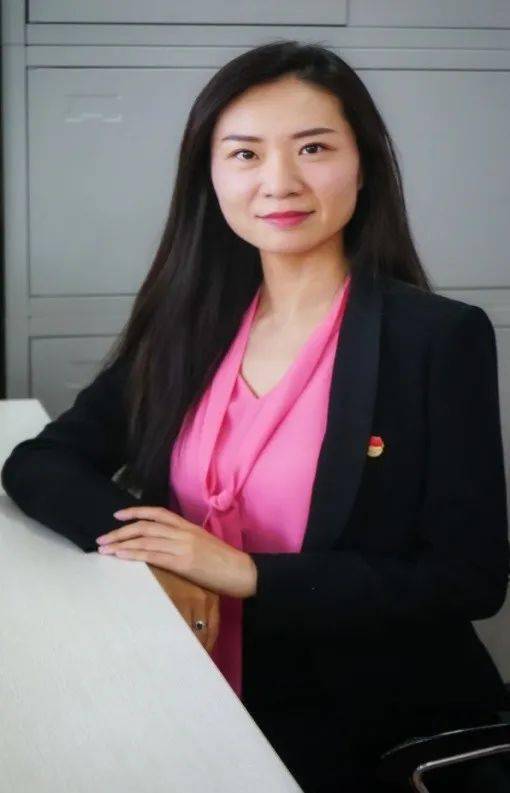 个人简介徐姗姗,中共党员,辽宁盖州人,大学本科,毕业于沈阳音乐学院.