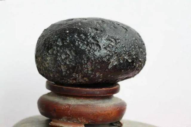 其实,陨石的辐射无非就两种,一种是宇宙射线,一种是放射性元素.