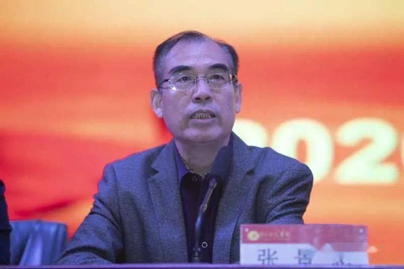 张景忠介绍了外国语学院的总体情况,院系部门,专业特色和师资力量等.