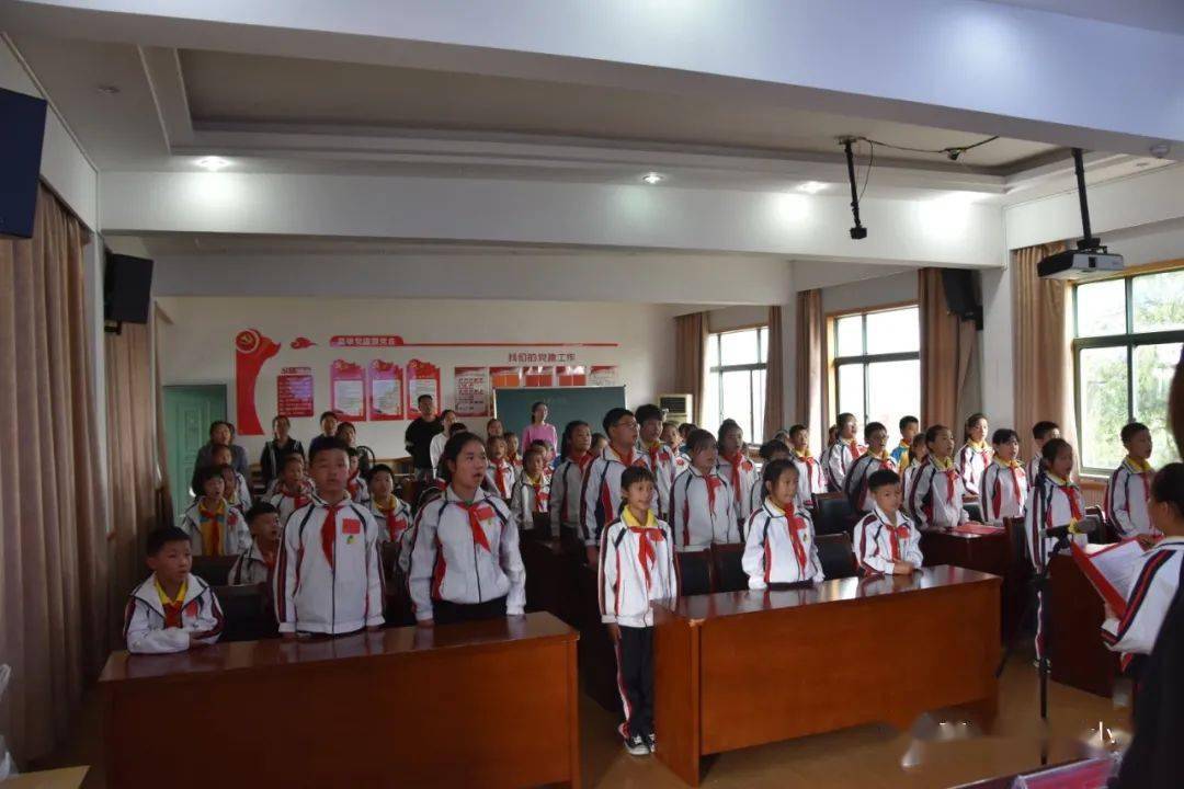 星星火炬耀前行红领巾筑梦新时代嘉善县城西小学少先队第一次代表大会