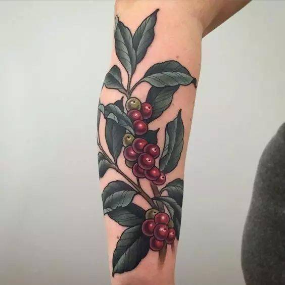 在这些纹身里,尤其是跟咖啡有关的图案最受欢迎,比如咖啡豆,咖啡树叶