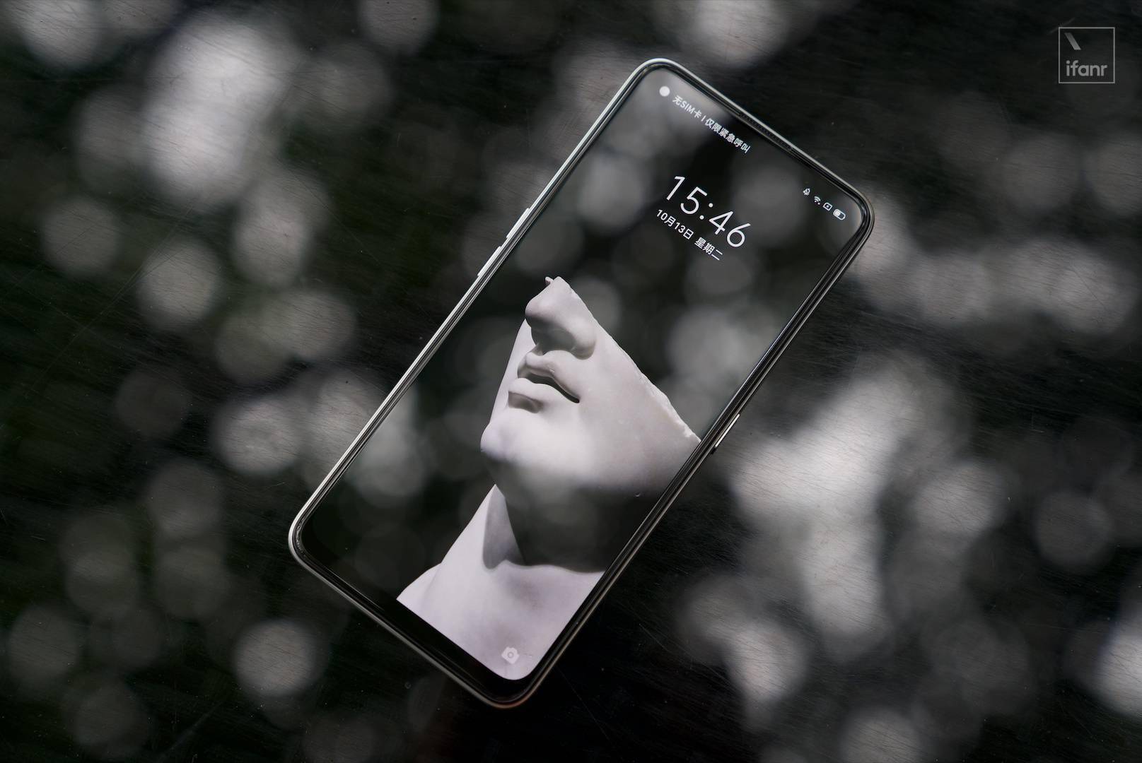 realme真我q2pro图赏谁说千元机不能拥有65w快充和素皮