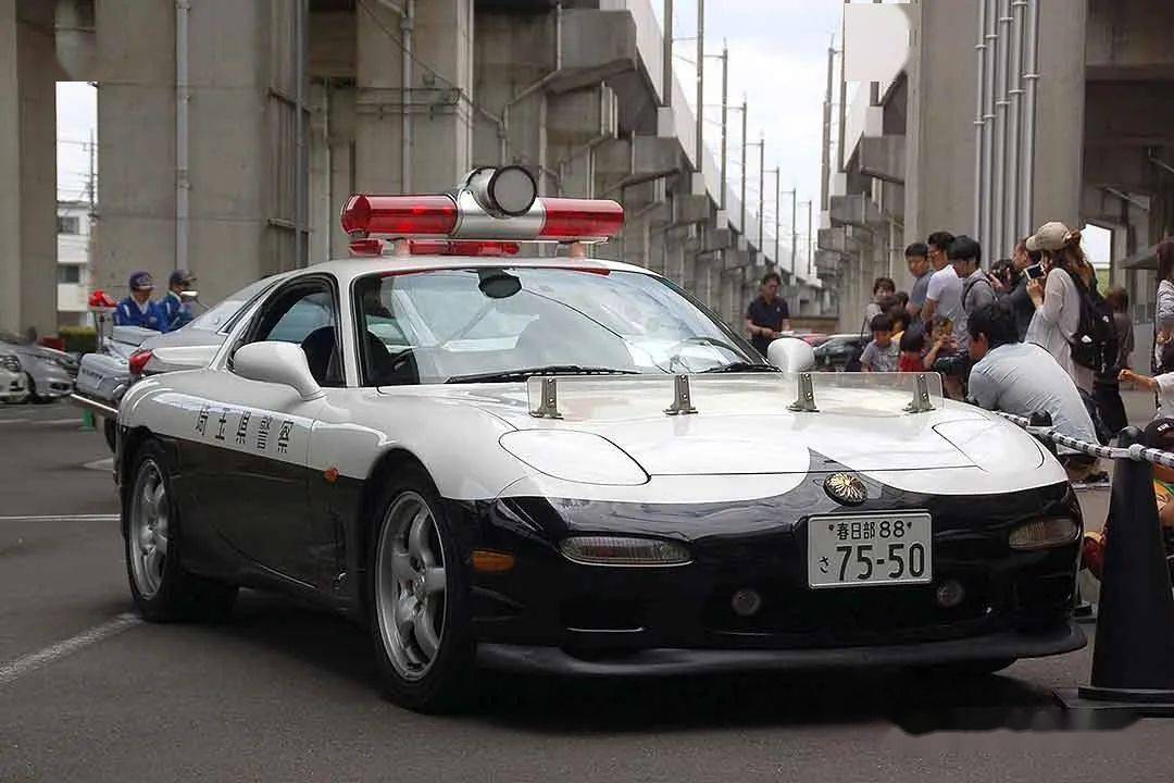 日本高性能警车再添猛员雷克萨斯lc500入列