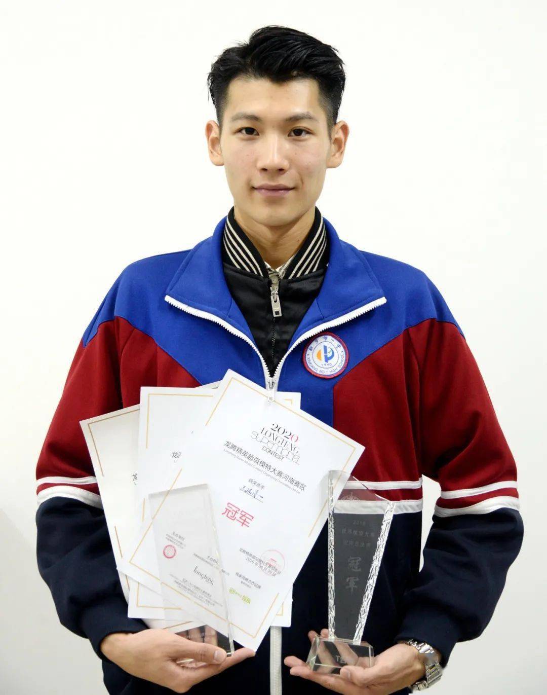 祝贺我校学生王继冉喜获精英超级模特大赛河南赛区冠军