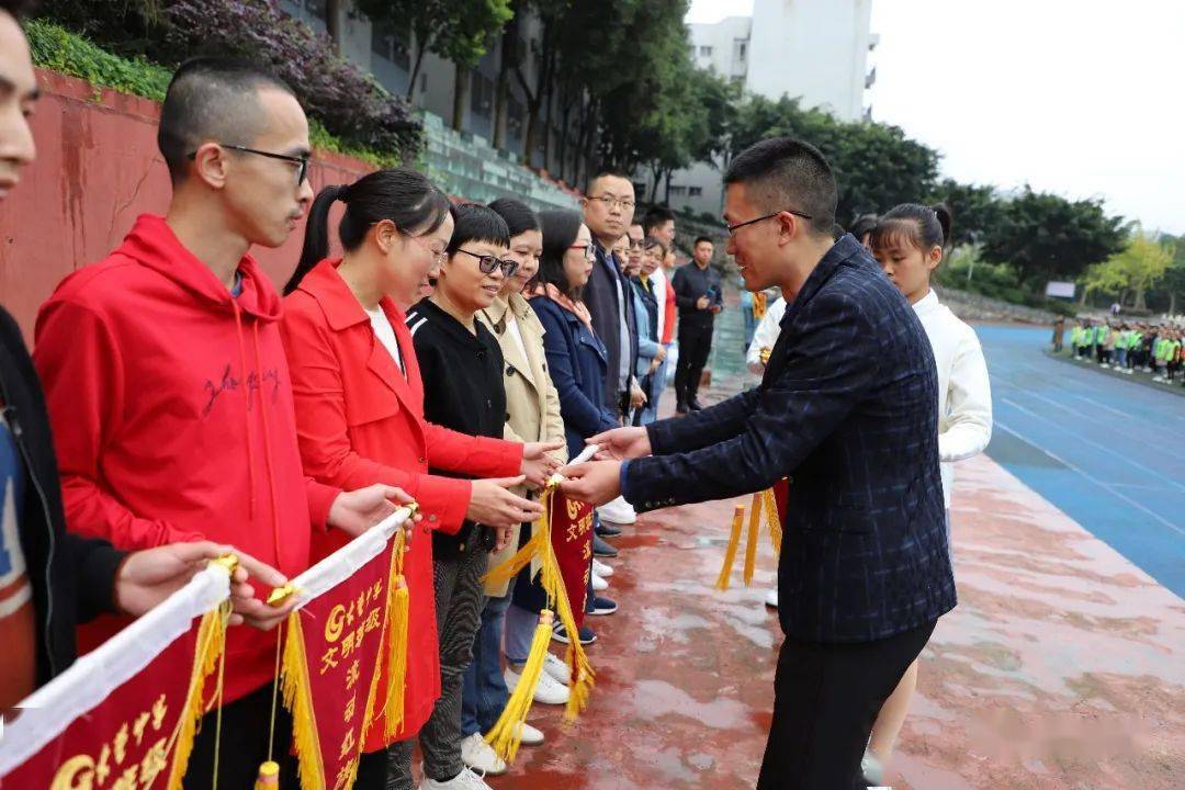 震撼古蔺这场升旗仪式5700余人参加