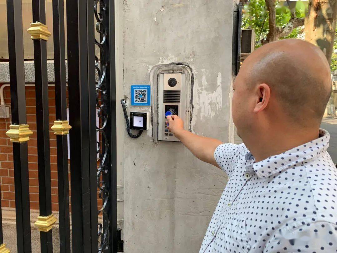 老小区装上了新式门禁系统,手机也能开门~| 人民城市人民建