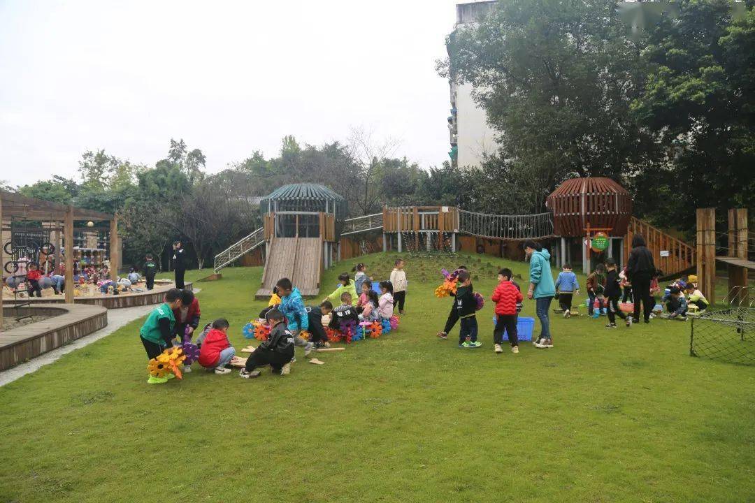 機幼任園長介紹了機幼實施課程的變遷,幼兒園課程建設的現狀,困惑與