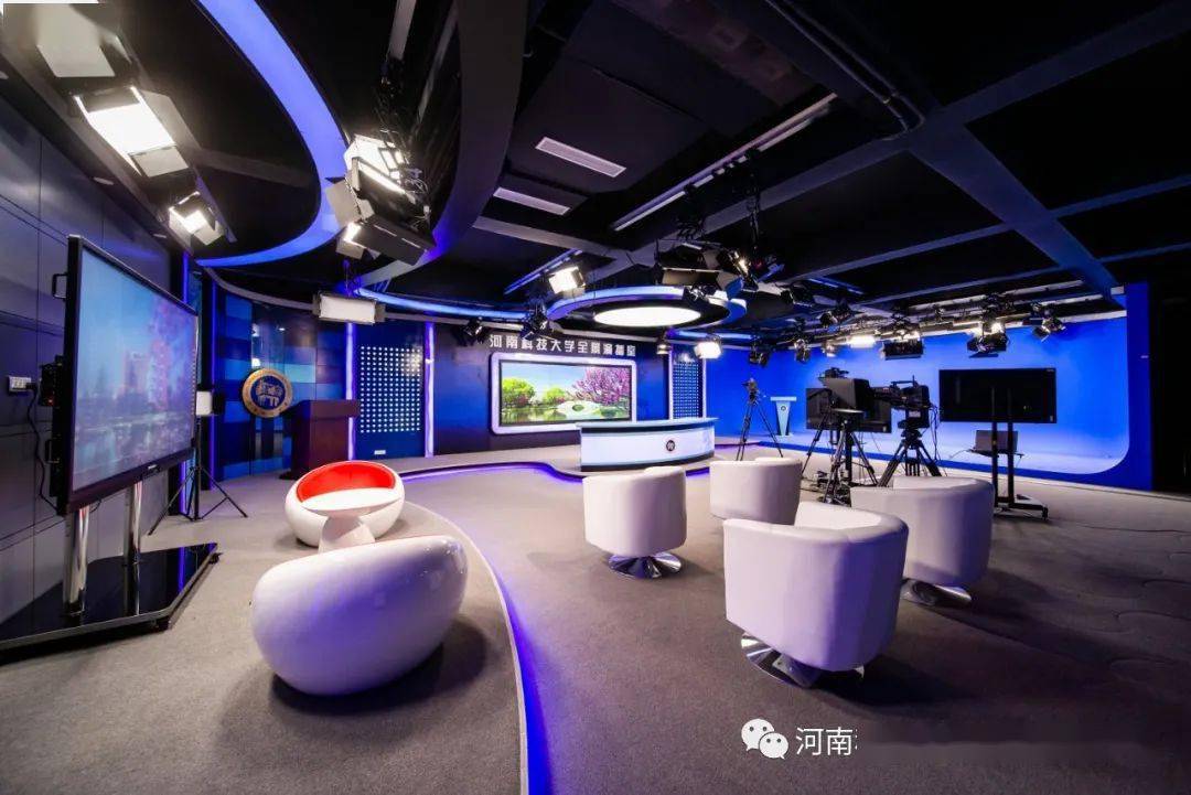 走进全新的河南科技大学智慧教学中心_教室