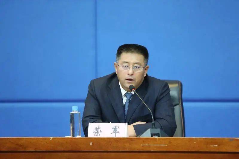 拜泉县委副书记,县长 荣军孝老养老是中华民族的传统美德.